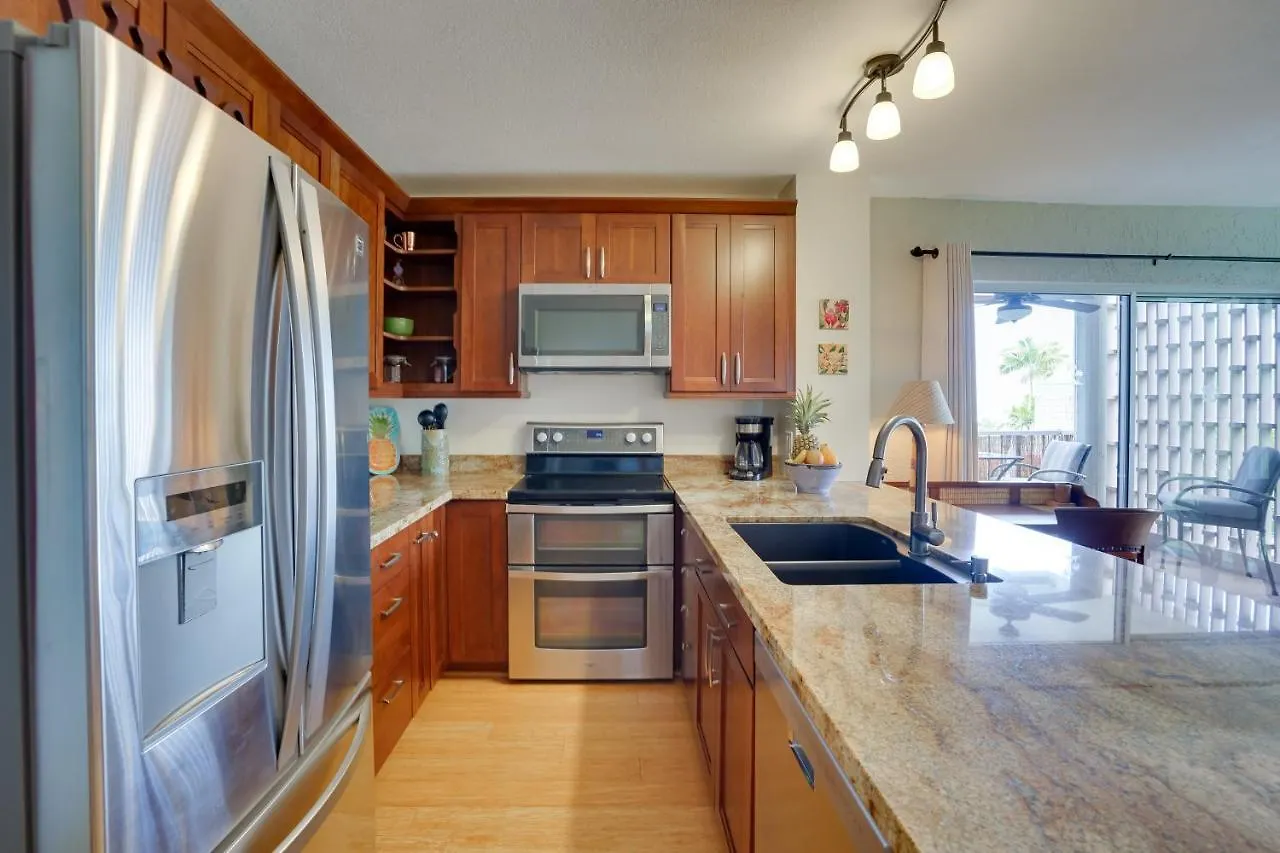 Kailua-Kona Condo With Ocean Views Walk To Beach!