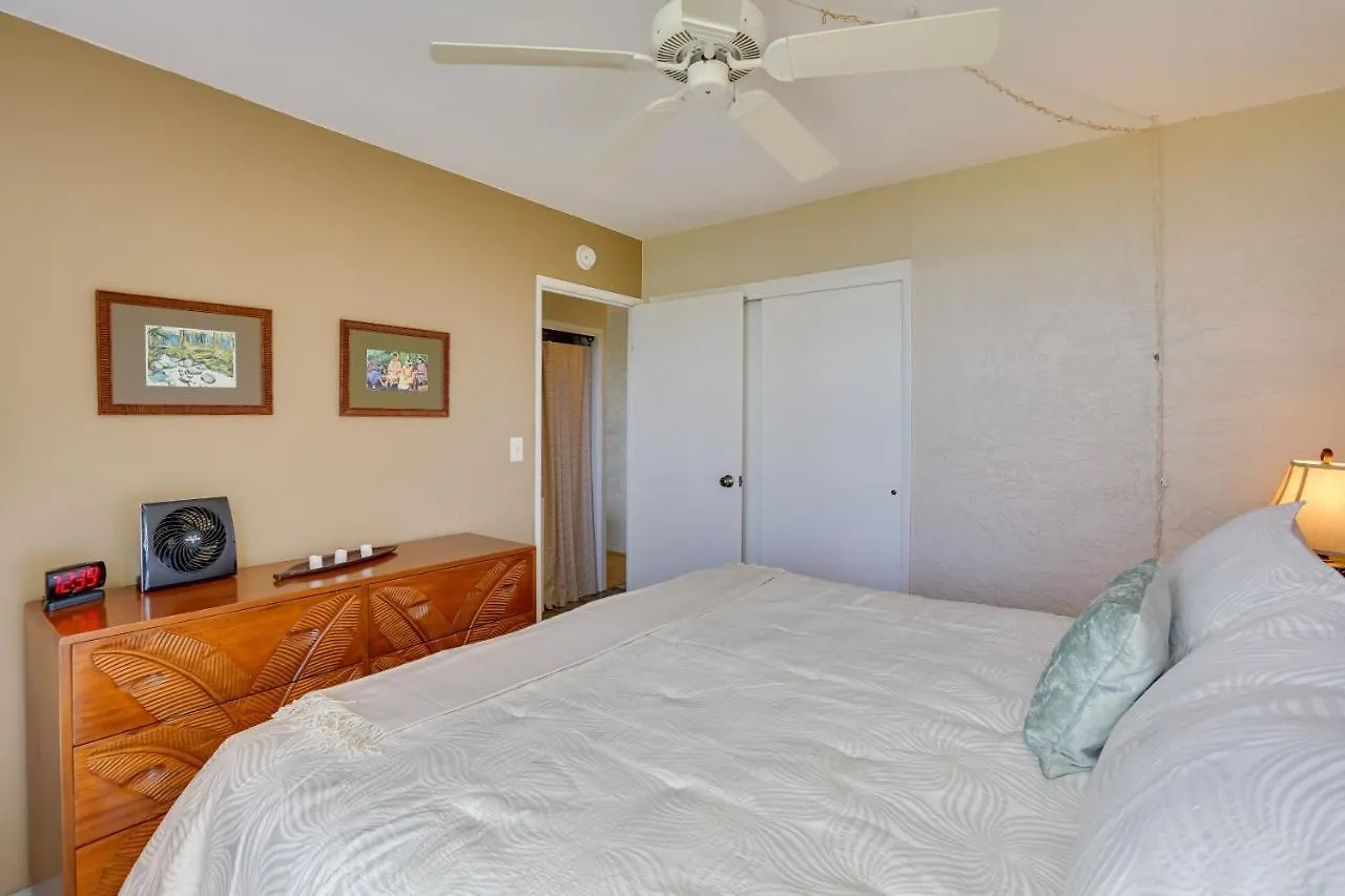 Kailua-Kona Condo With Ocean Views Walk To Beach! USA